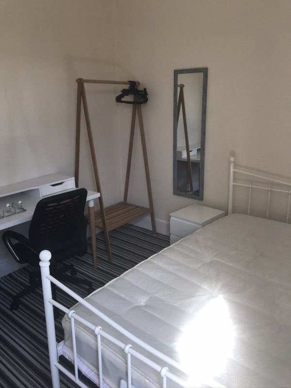 Room Harefield Road in Sheffield