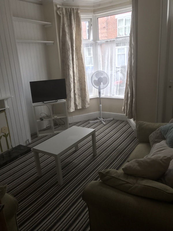 Room Harefield Road in Sheffield