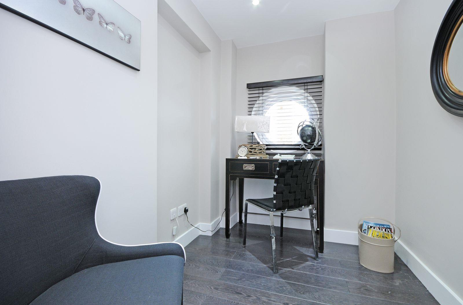 Flat Waverley Place in City of Westminster