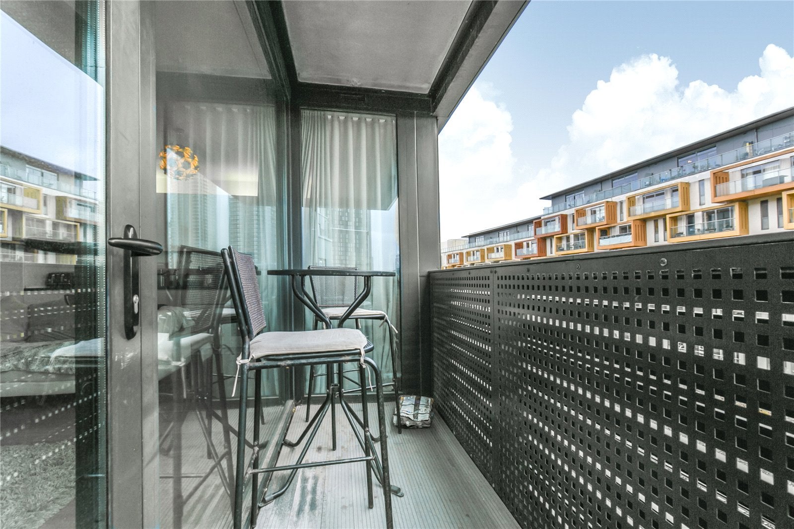 Flat Amelia Street in Greater London