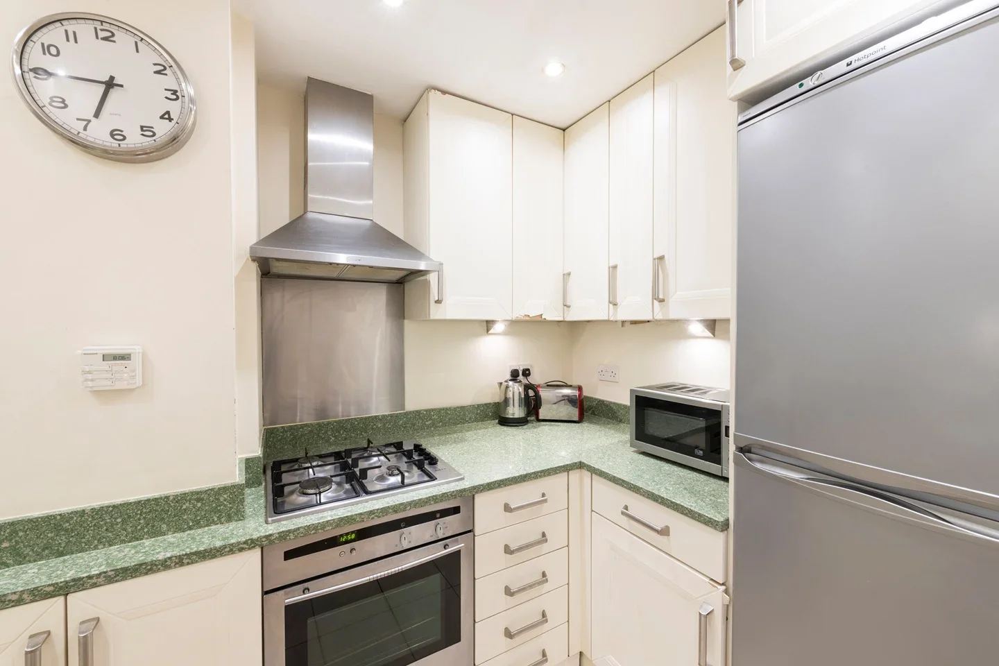 Flat Gloucester Street in City of Westminster