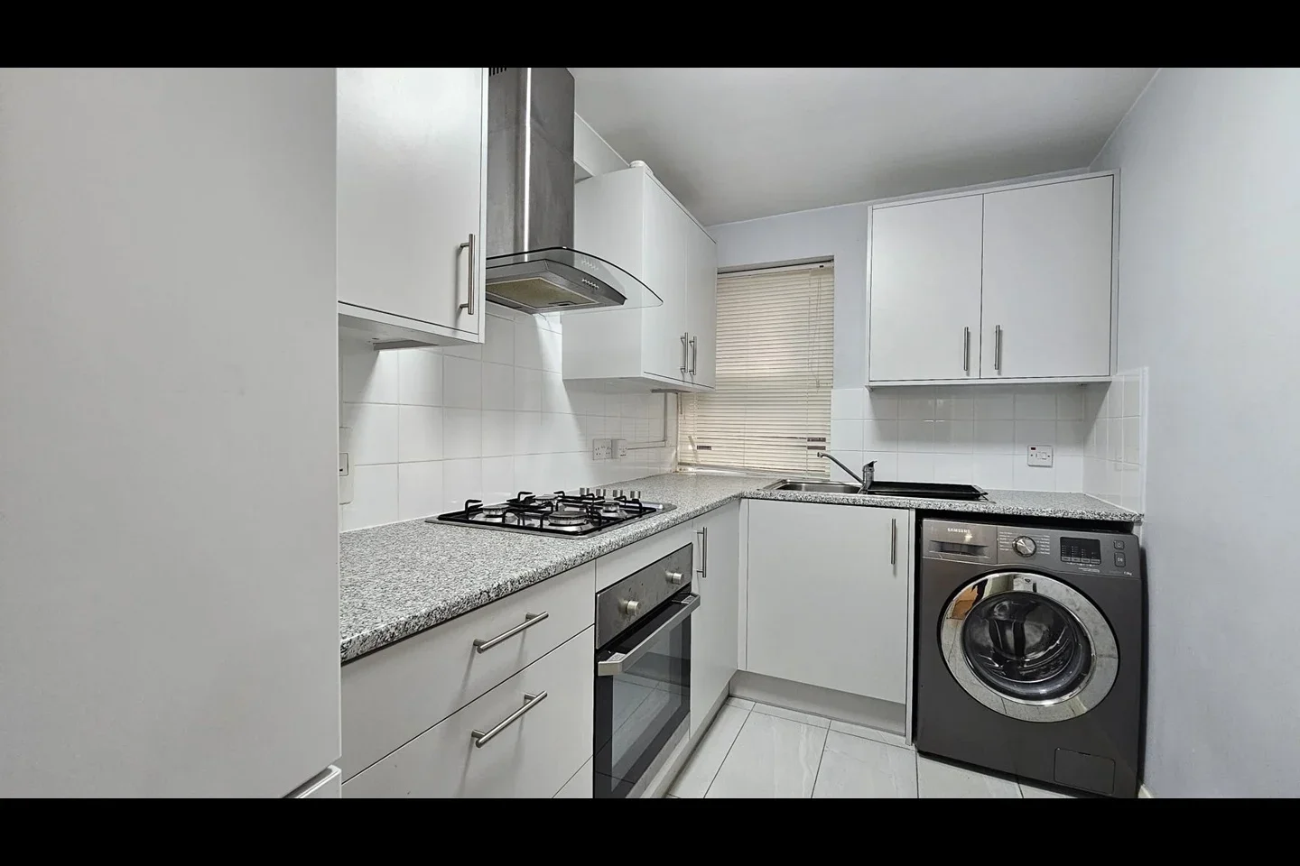 Flat Brooke's Court in Greater London