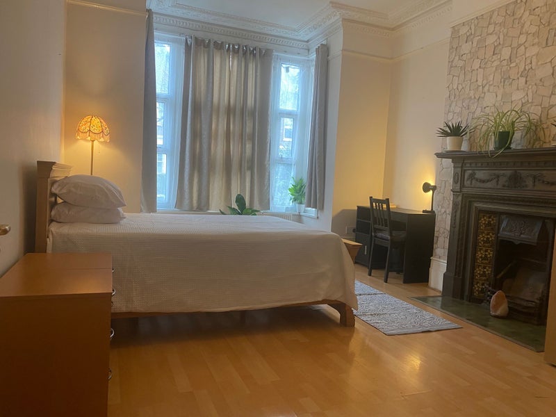 Room Park Avenue in Greater London