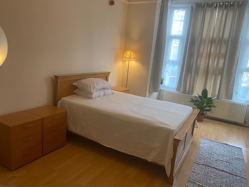 Room Park Avenue in Greater London
