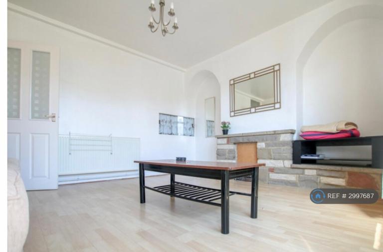 Flat Maddams Street in Greater London