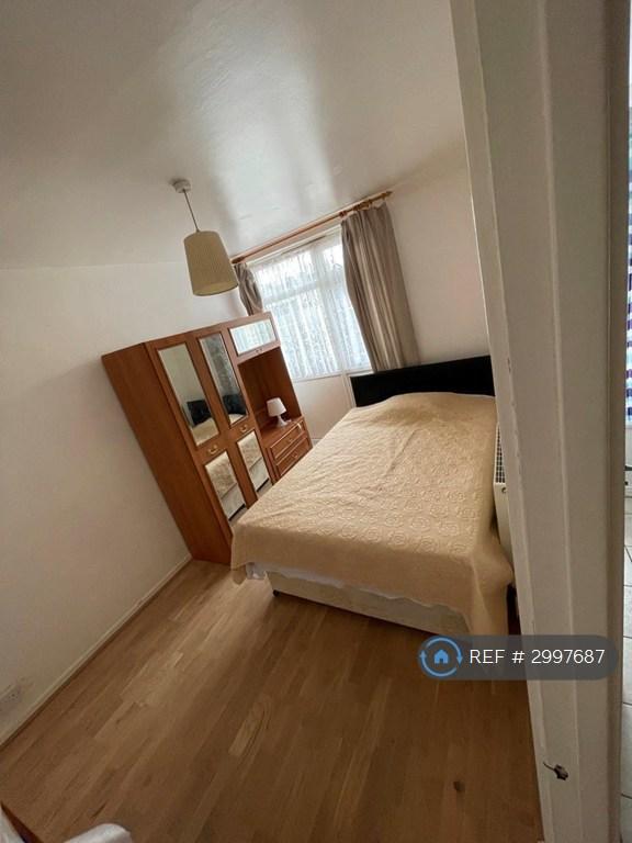 Flat Maddams Street in Greater London