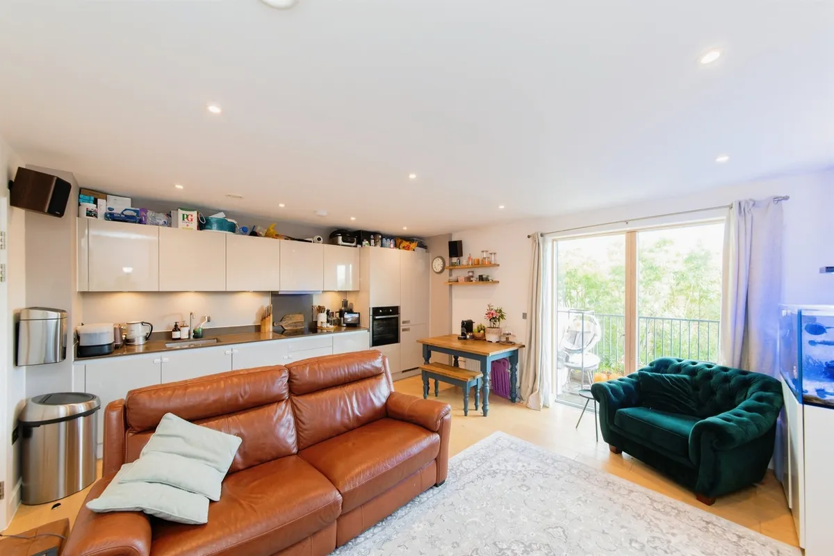 Flat Rose Gardens in Watford