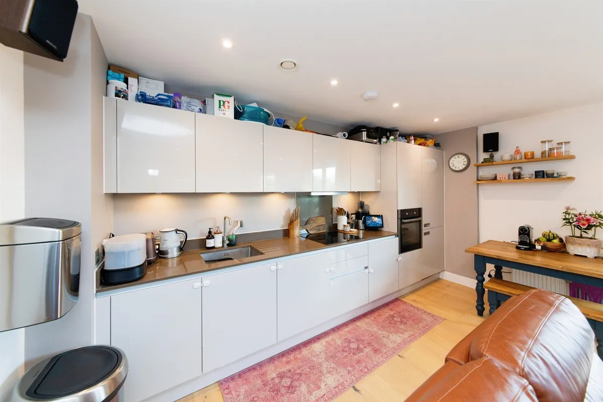 Flat Rose Gardens in Watford