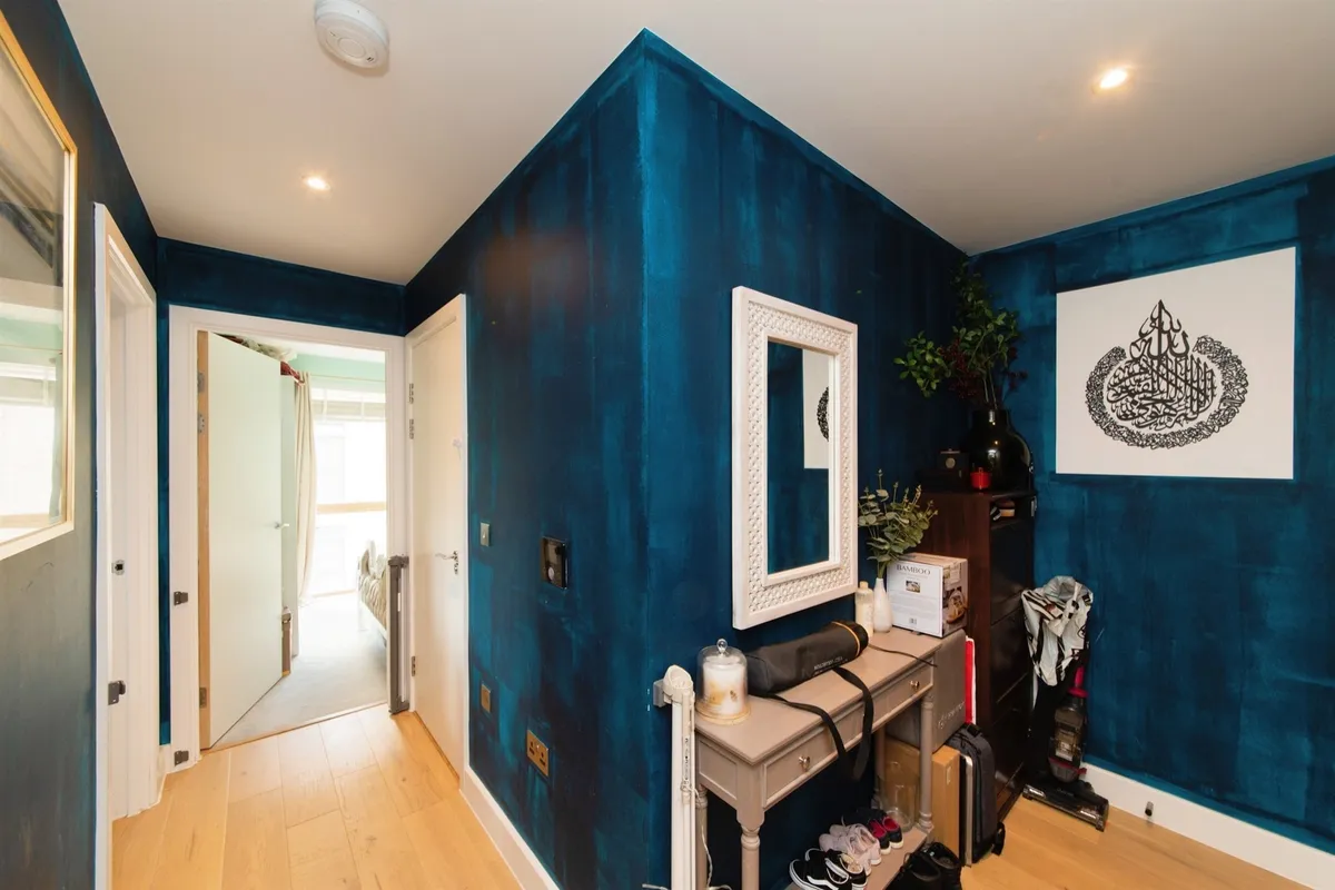 Flat Rose Gardens in Watford