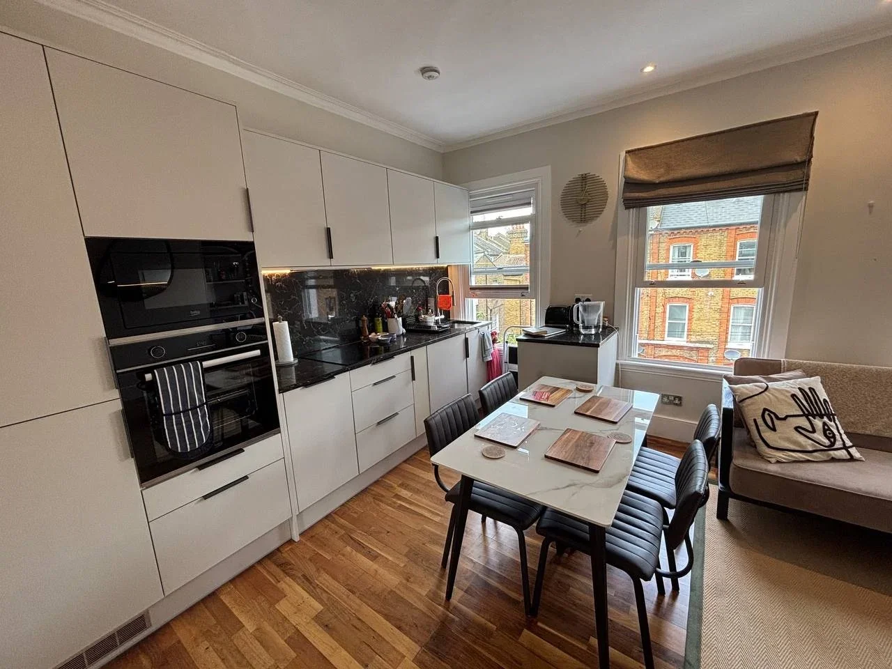 Flat Kendoa Road in Greater London