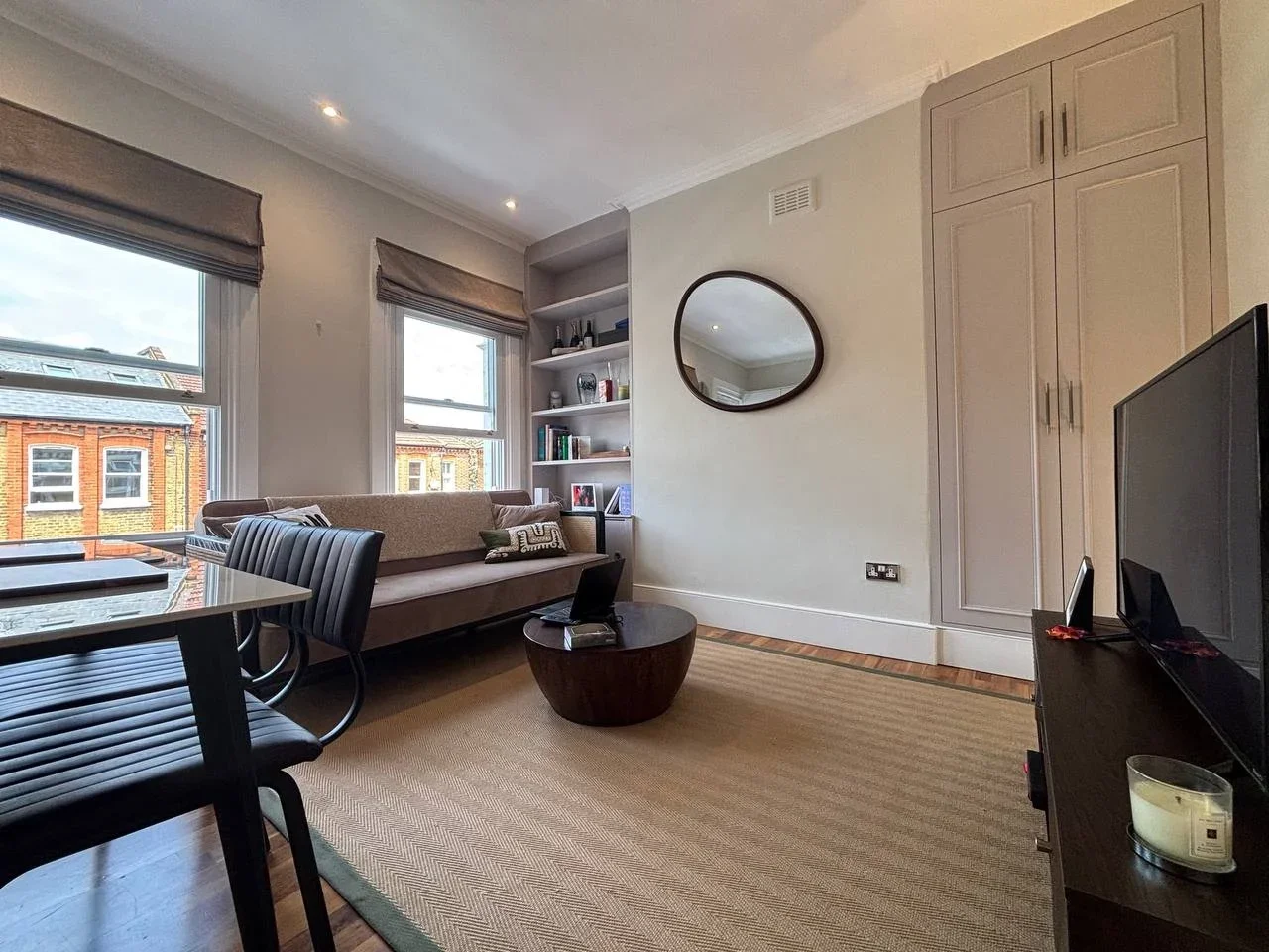 Flat Kendoa Road in Greater London