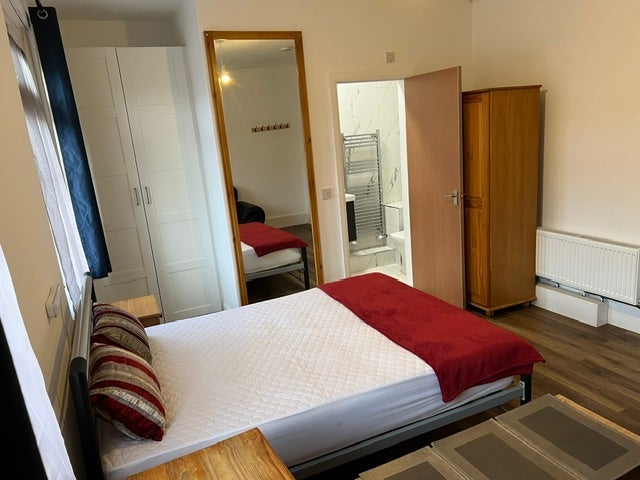 Room Hencroft Street North in Slough