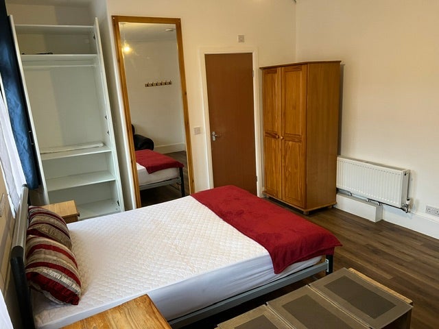 Room Hencroft Street North in Slough