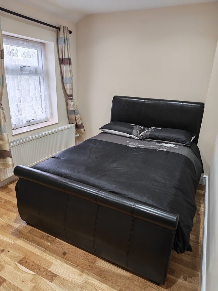 Room Arterial Road Purfleet in Purfleet-on-Thames