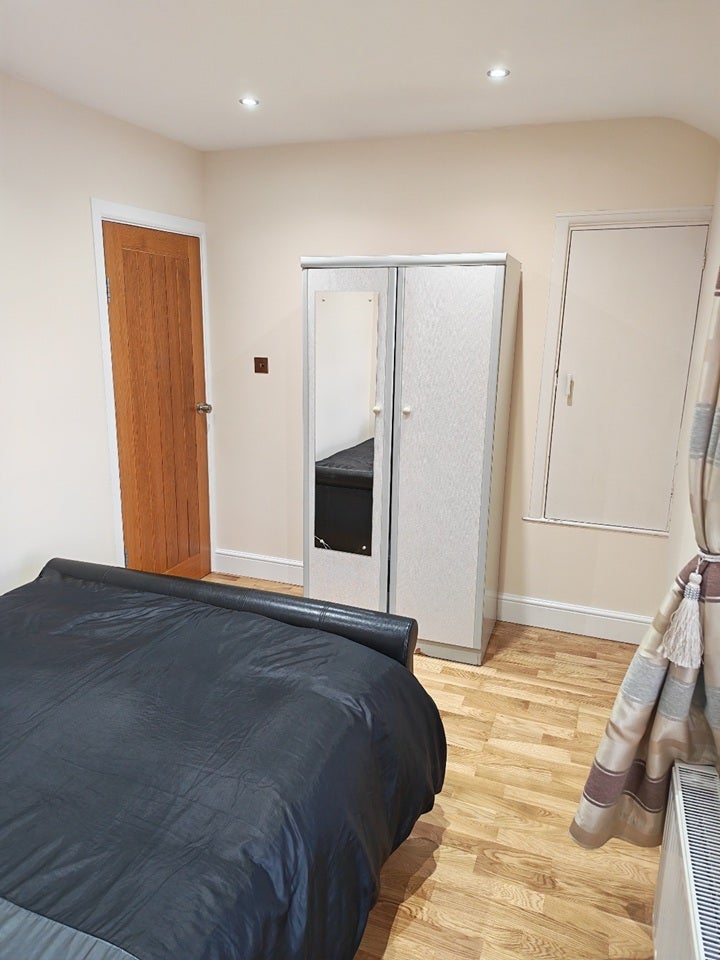 Room Arterial Road Purfleet in Purfleet-on-Thames