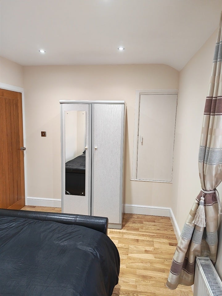 Room Arterial Road Purfleet in Purfleet-on-Thames