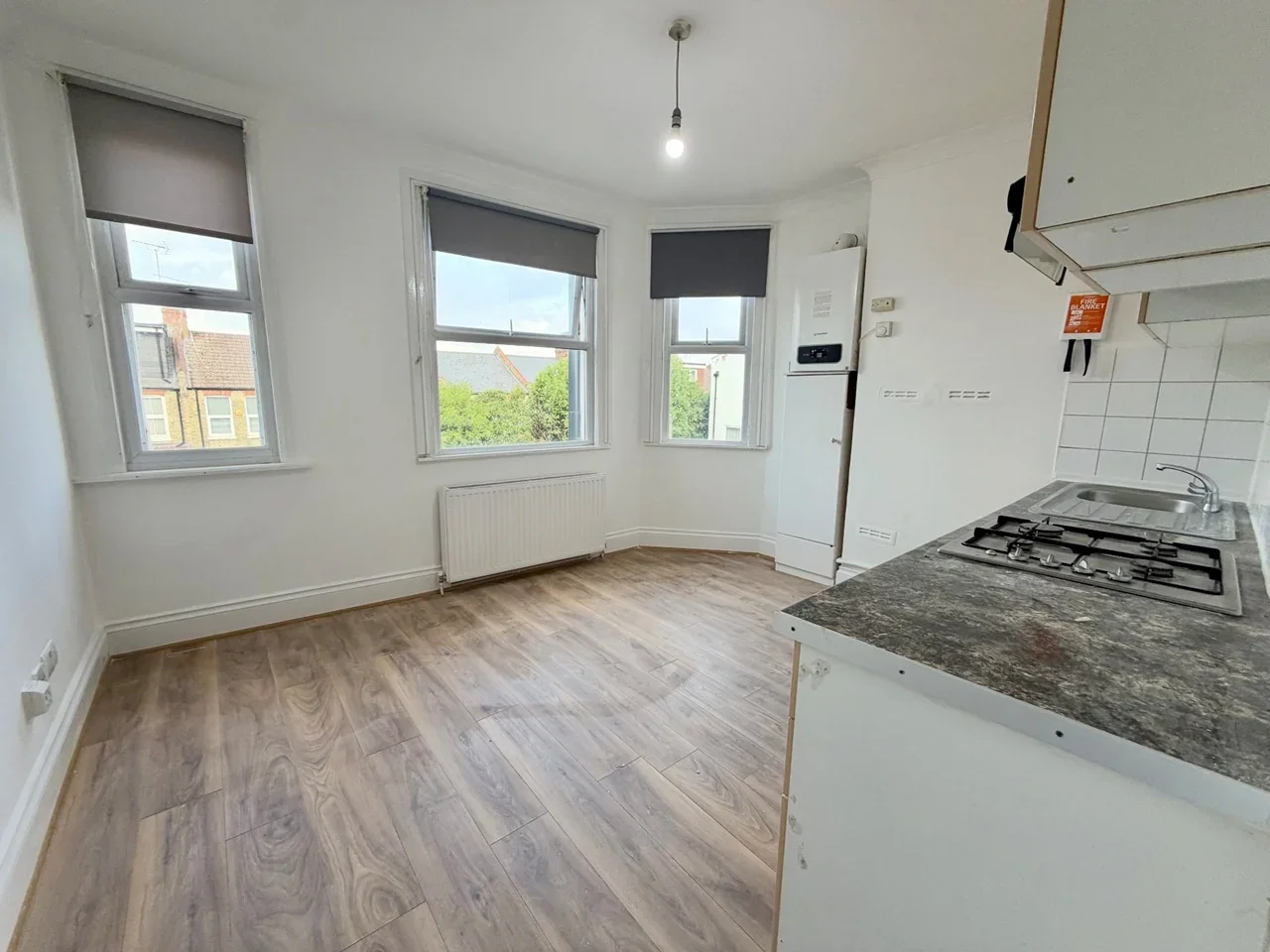 Flat Ballards Lane in Greater London