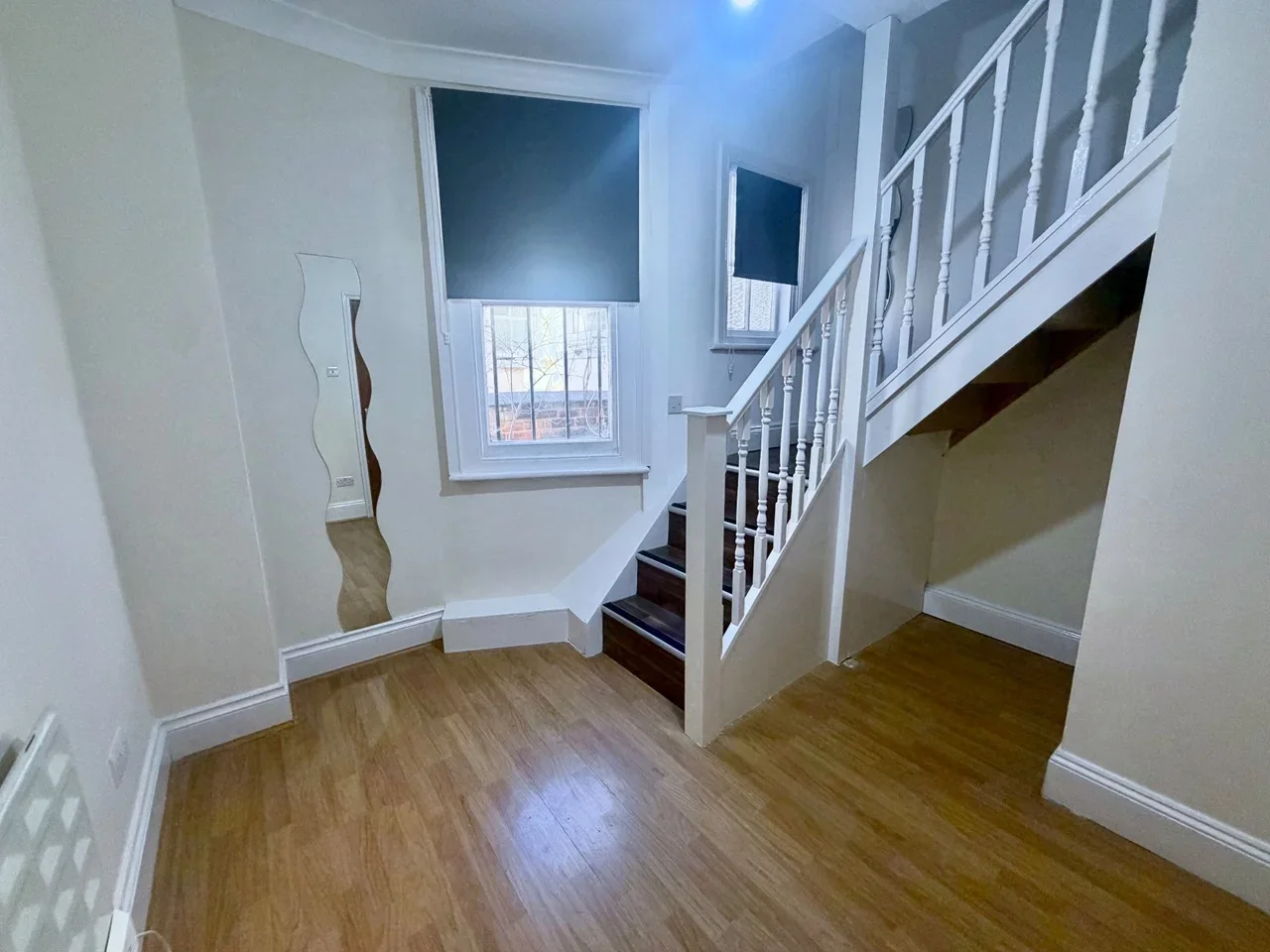 Flat Ballards Lane in Greater London