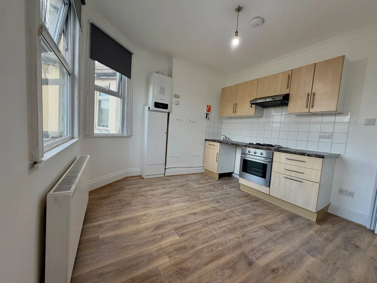 Flat Ballards Lane in Greater London