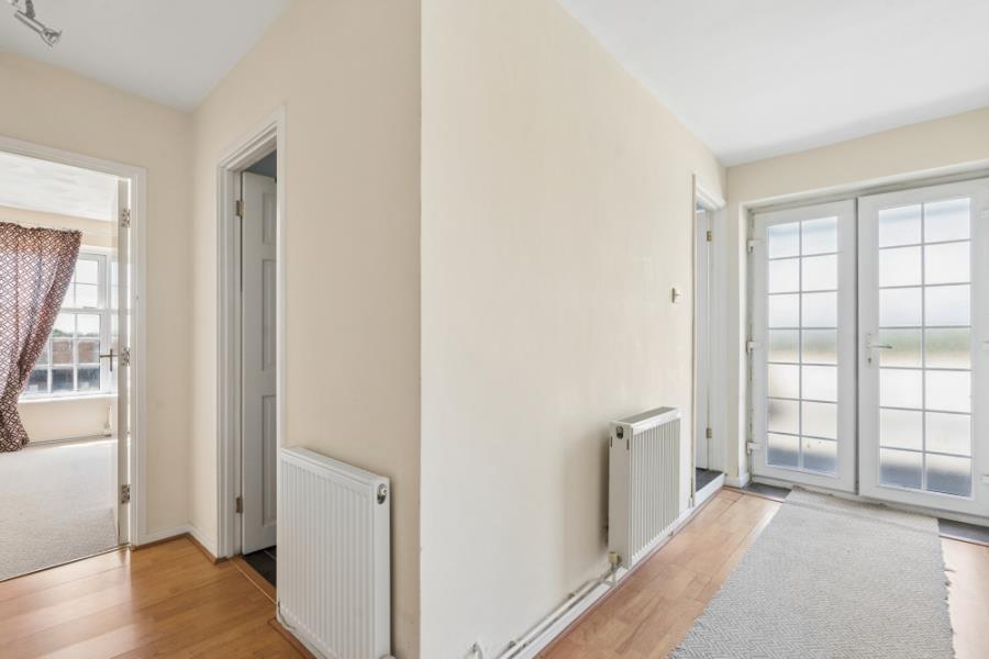 Flat Green Lane in Greater London