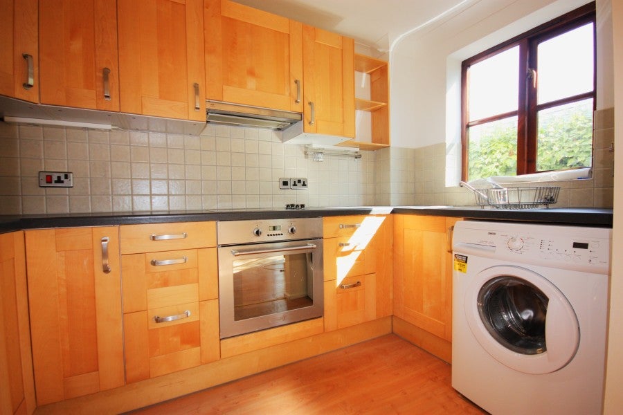 Flat Leas Road in Guildford