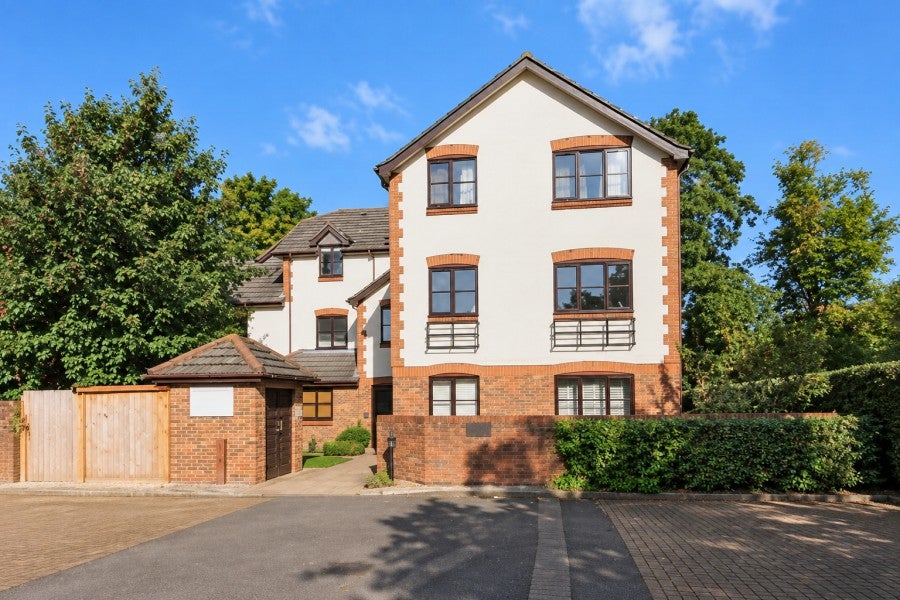 Flat Leas Road in Guildford