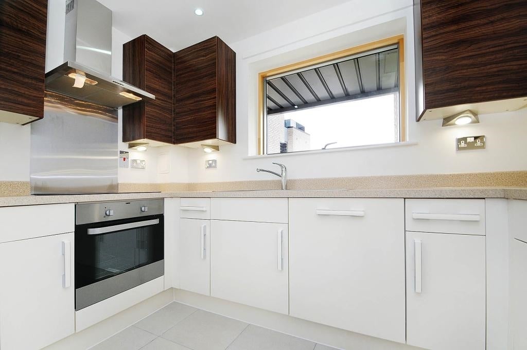 Flat Hansel Road in Greater London