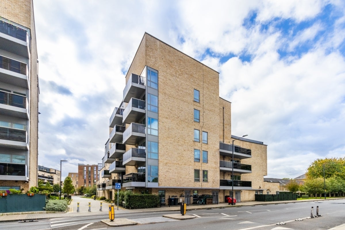 Flat Hansel Road in Greater London