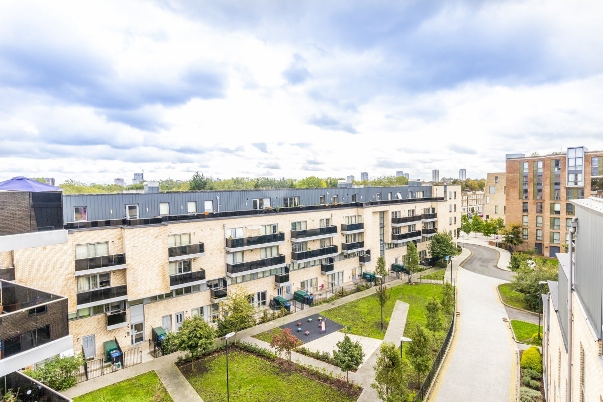 Flat Hansel Road in Greater London