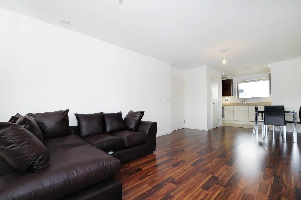 Flat Hansel Road in Greater London