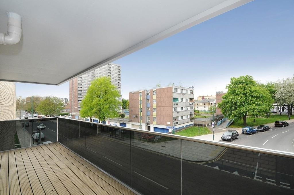 Flat Hansel Road in Greater London