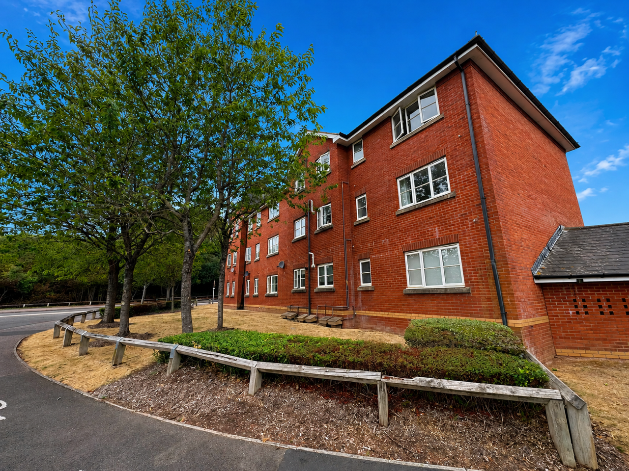 Flat Lewis Crescent in Exeter
