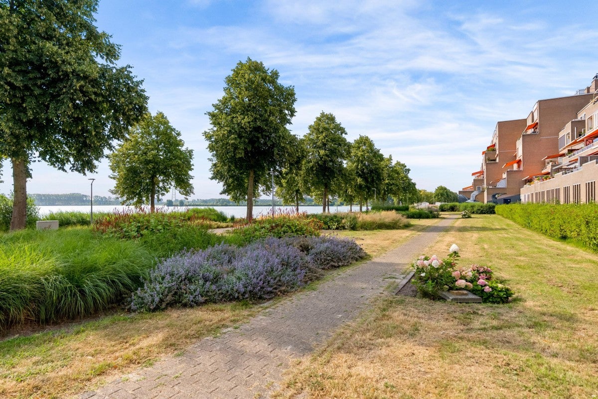 Appartement te koop: Urkwal 100, Almere