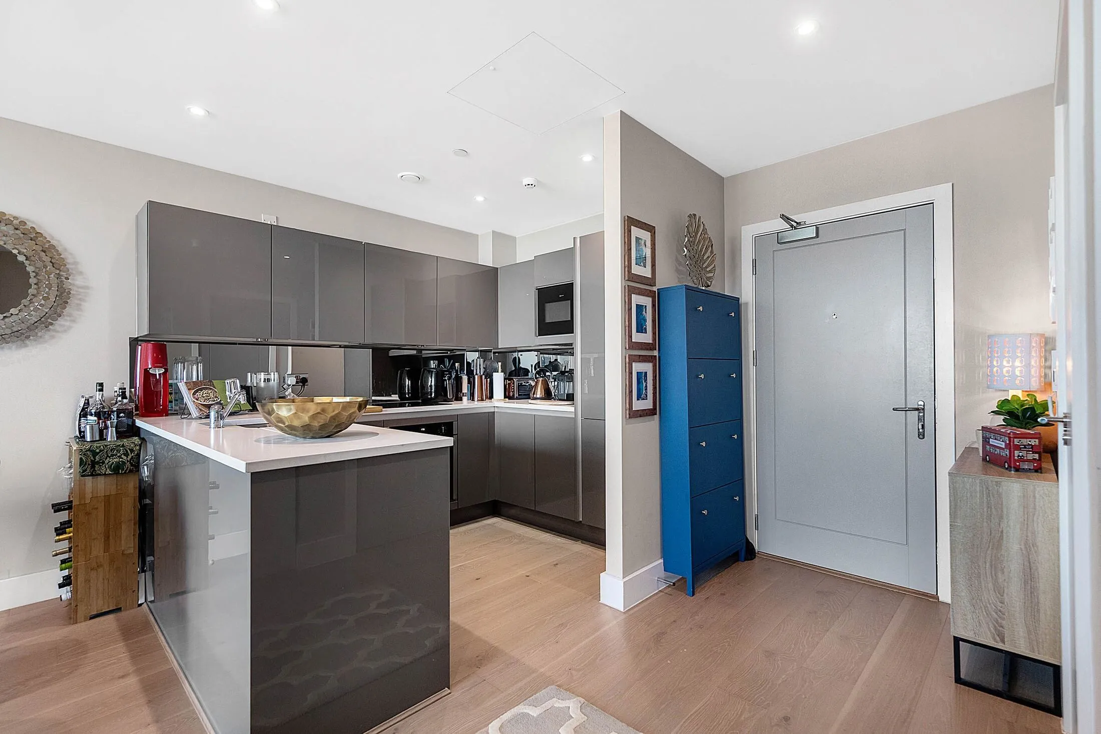 Flat Gwynne Road in Greater London