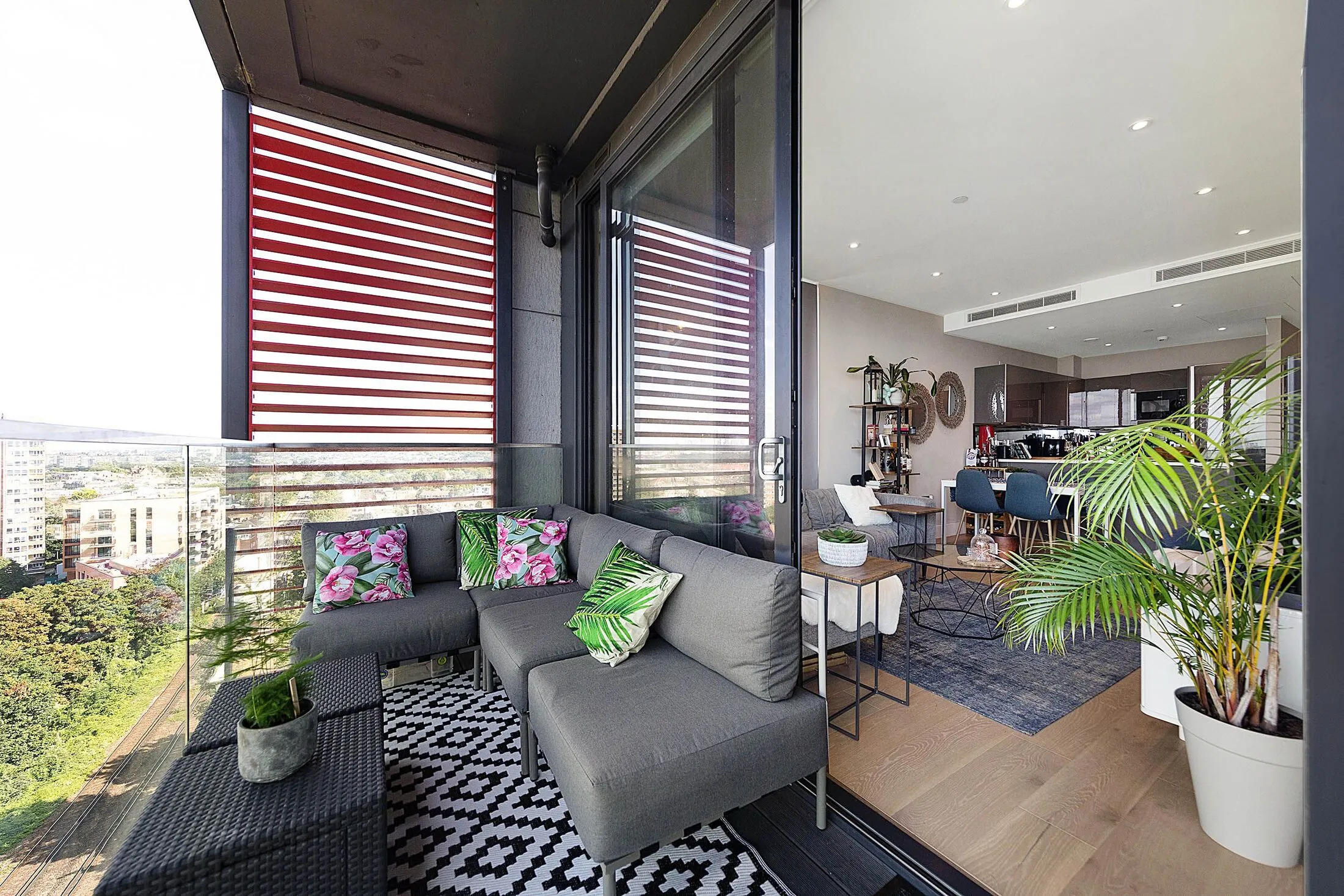 Flat Gwynne Road in Greater London