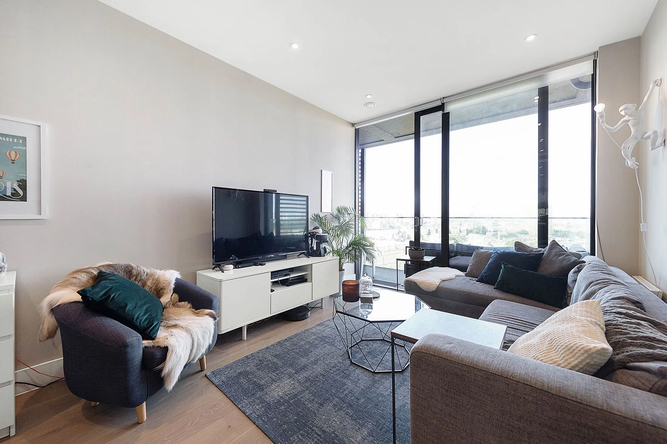 Flat Gwynne Road in Greater London
