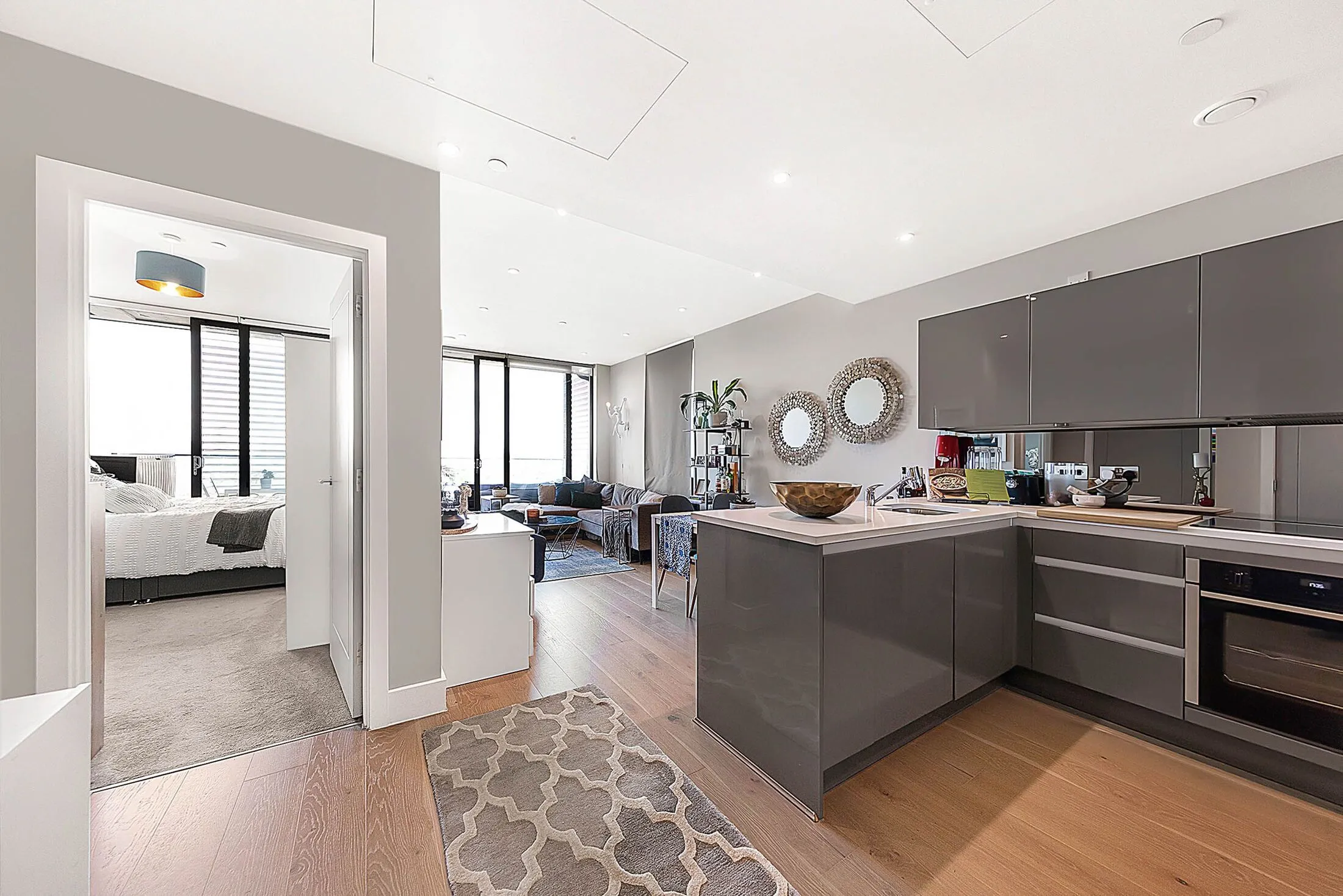 Flat Gwynne Road in Greater London