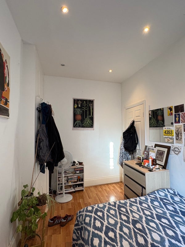 Room Halcrow Street in Greater London