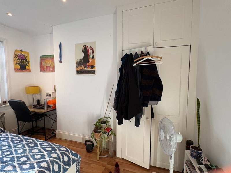 Room Halcrow Street in Greater London