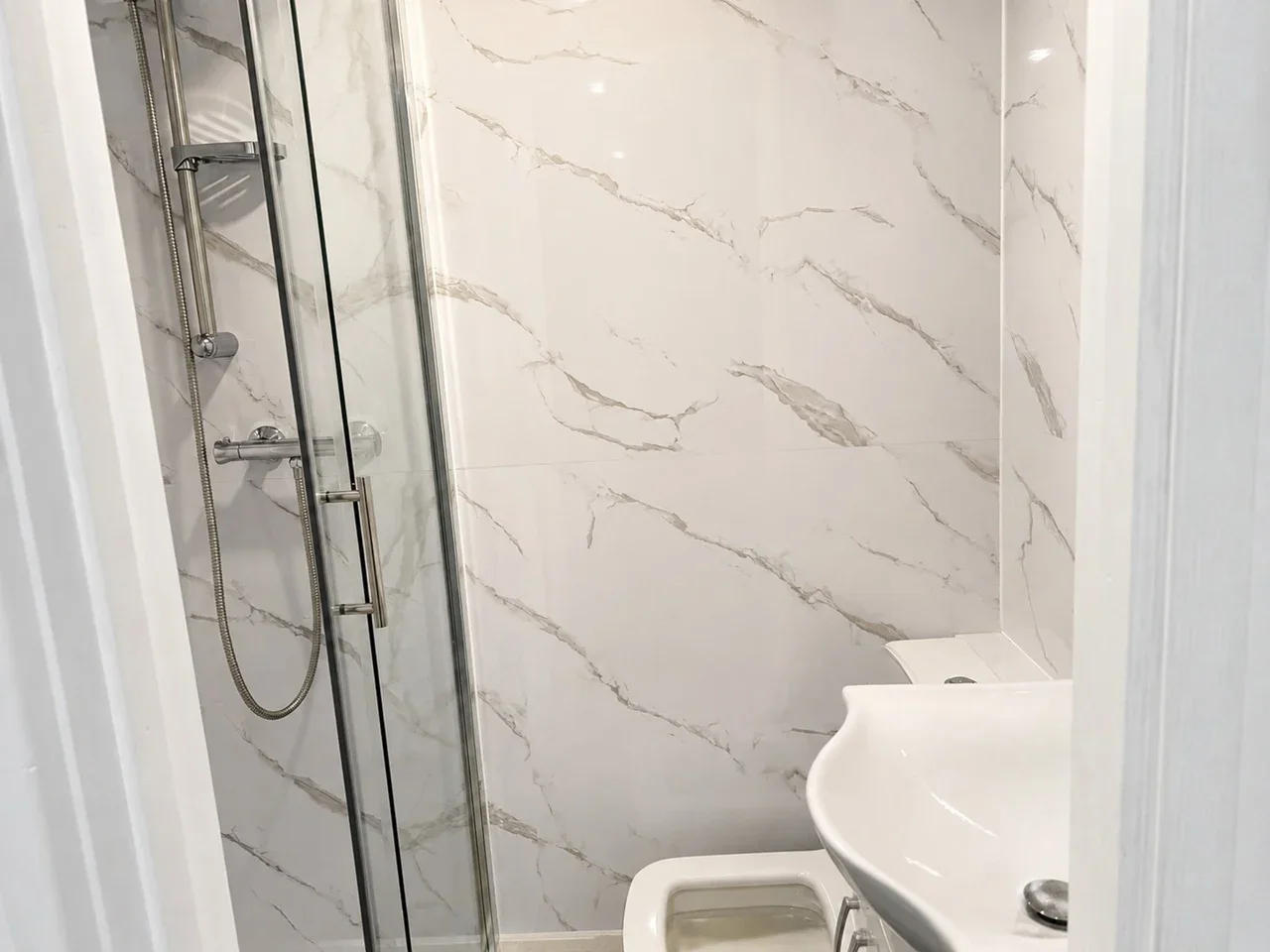 Flat Donnington Road in Greater London