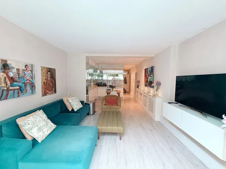 Flat Brondesbury Road in Greater London