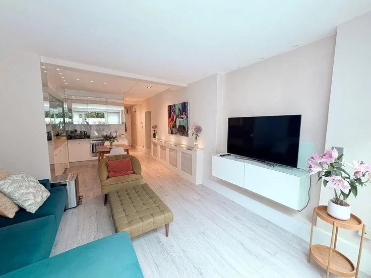 Flat Brondesbury Road in Greater London