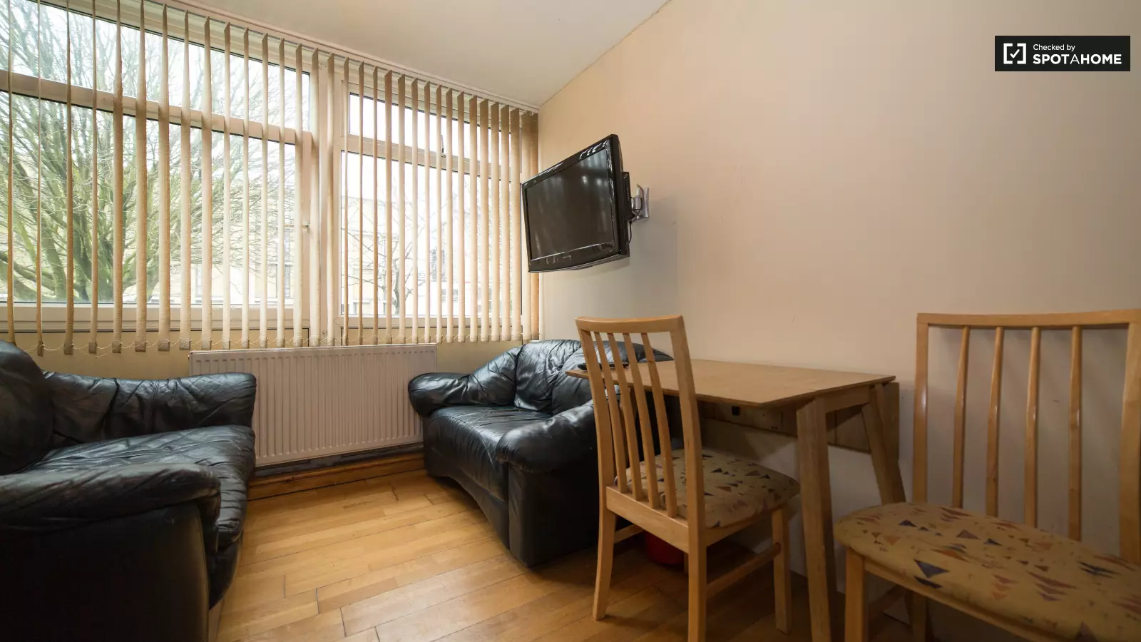 Flat Carlton Drive in Greater London