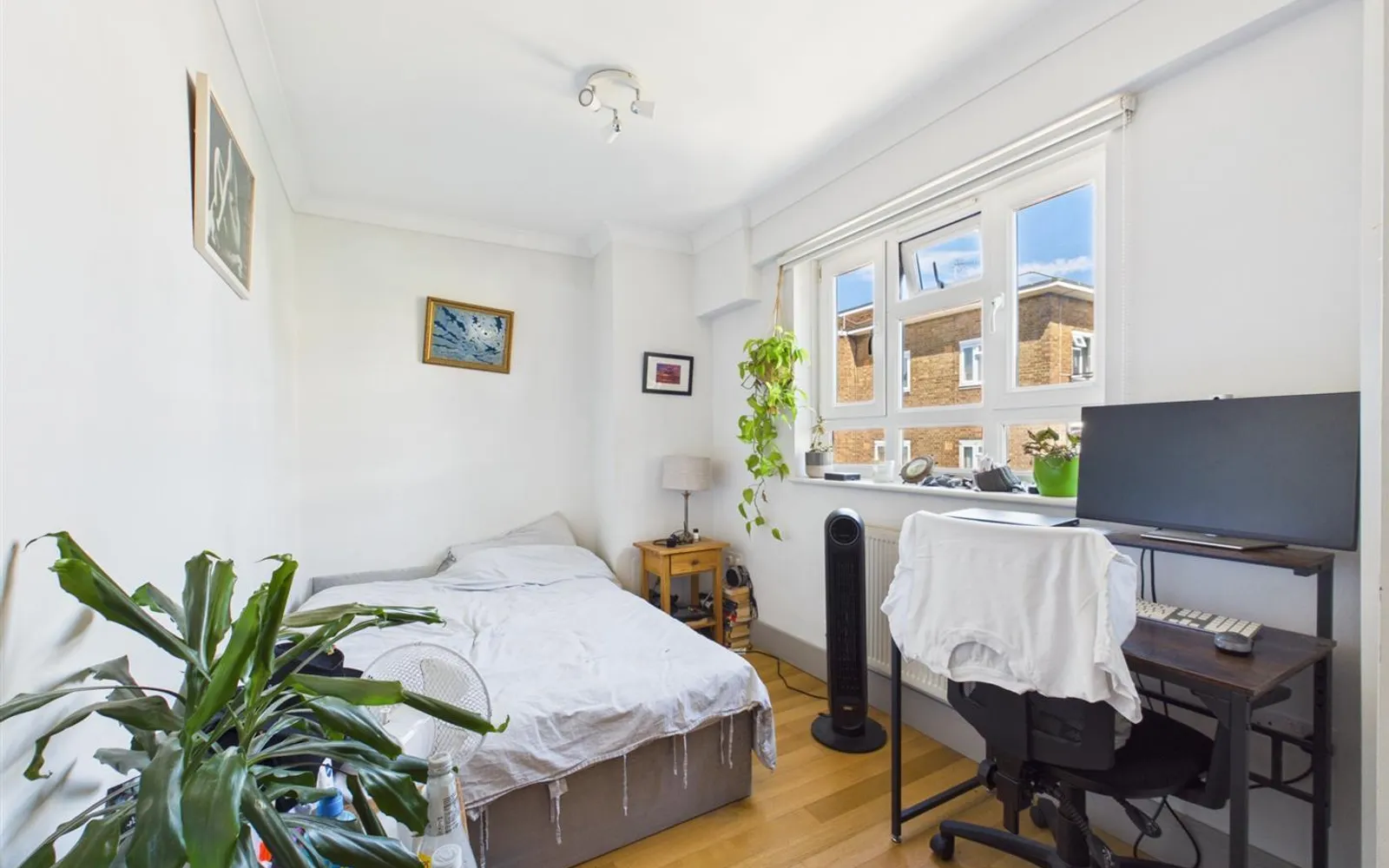 Flat Deepdene Gardens in Greater London