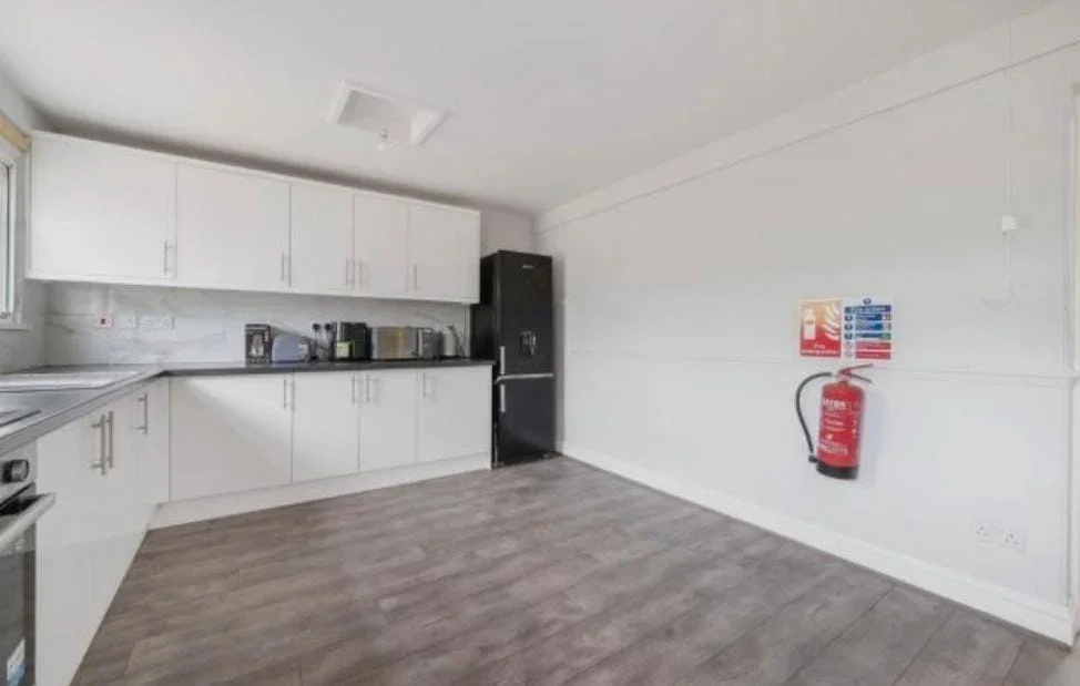 Room Bracondale Road in Greater London