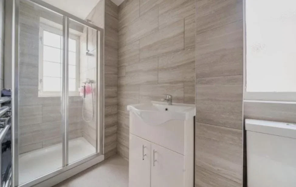 Room Bracondale Road in Greater London
