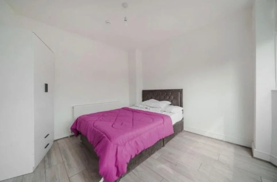 Room Bracondale Road in Greater London