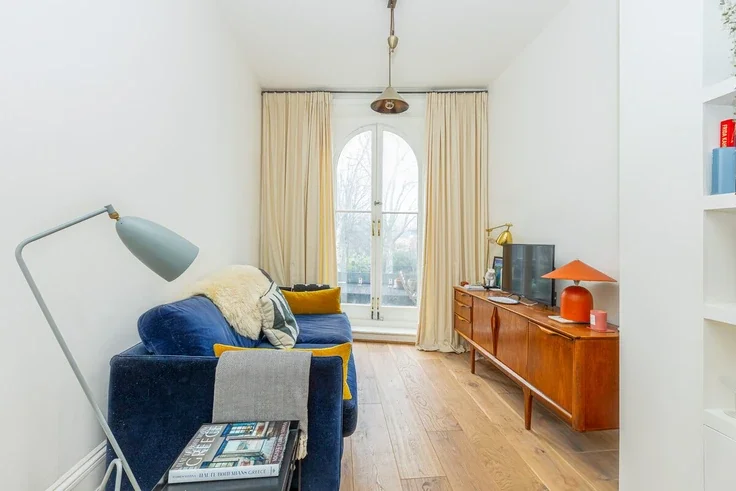 Flat Lauriston Road in Greater London
