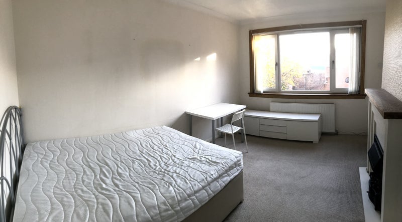 Room Staffa Street in Glasgow