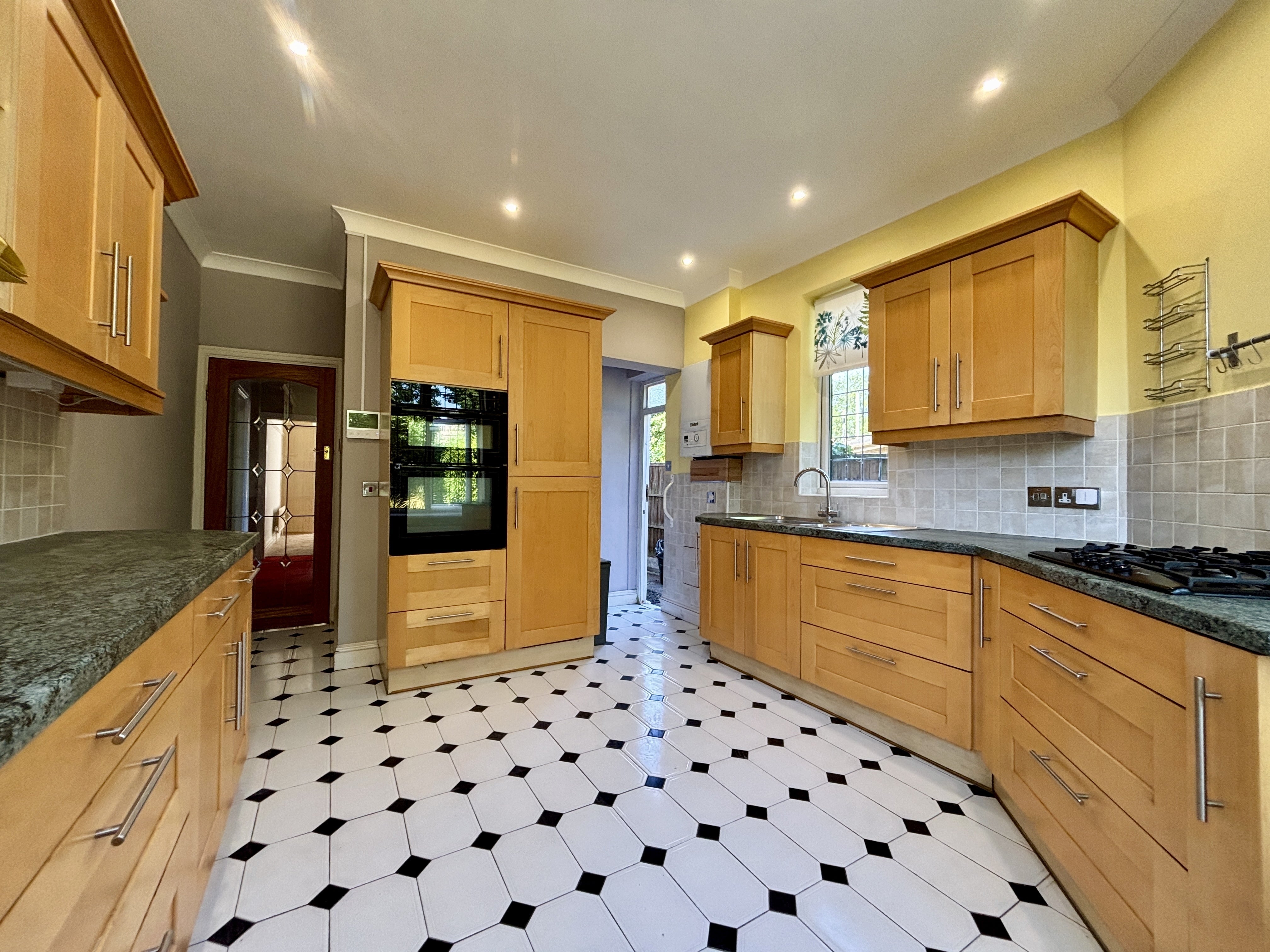 Flat Foxgrove Road in Greater London